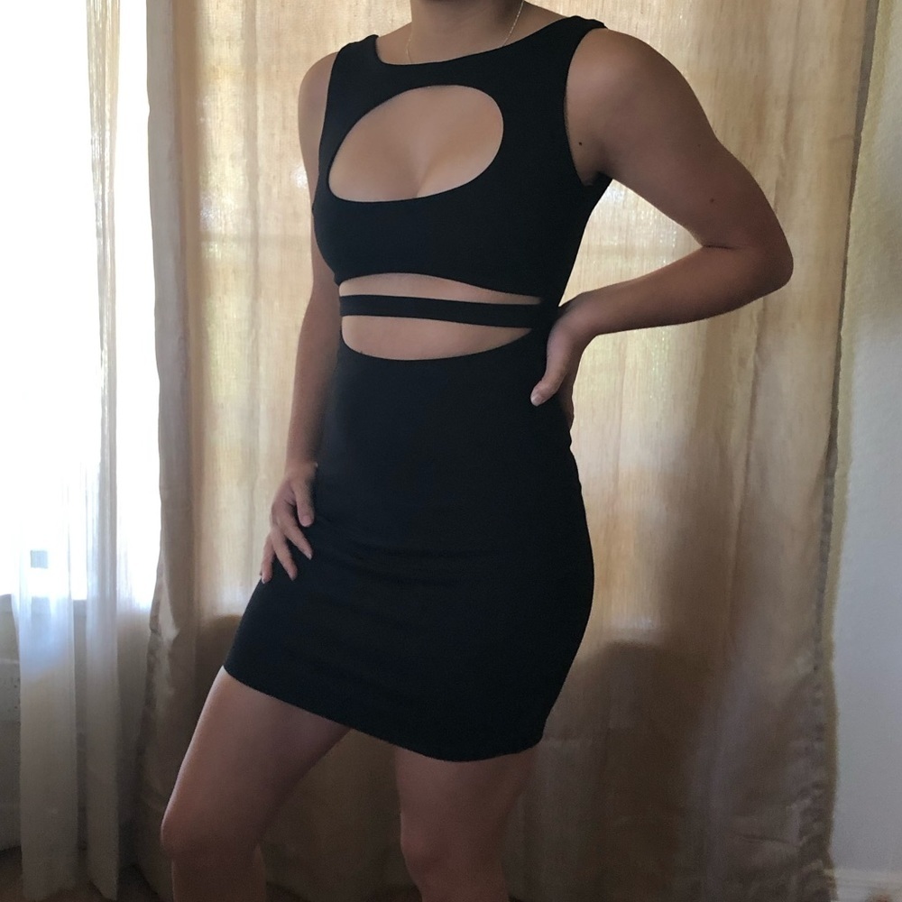 !❤️Black mini cut out dress